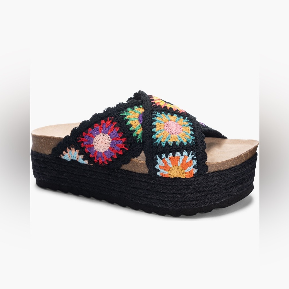 DIRTY LAUNDRY- Crochet platform sandals